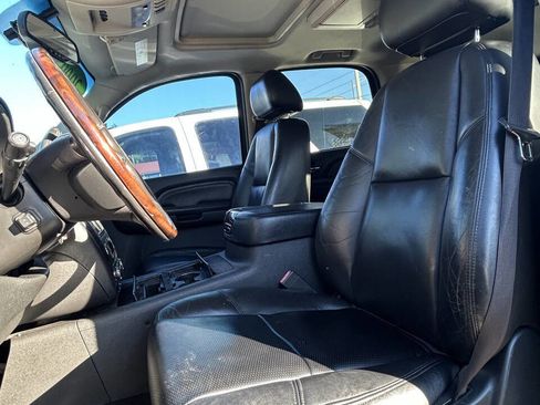 Used 2009 GMC Yukon Denali image 8