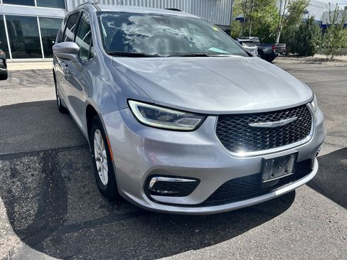 Used 2021 Chrysler Pacifica Touring-L FWD image 7