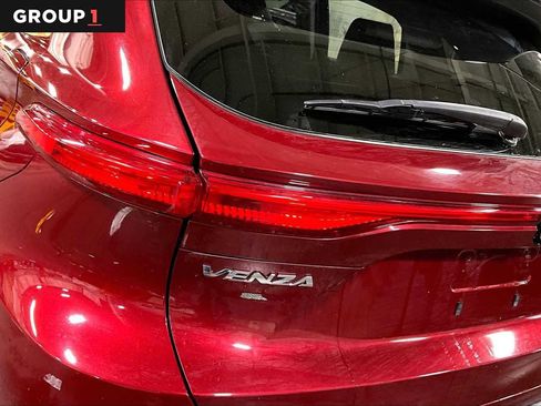 Used 2023 Toyota Venza LE image 29