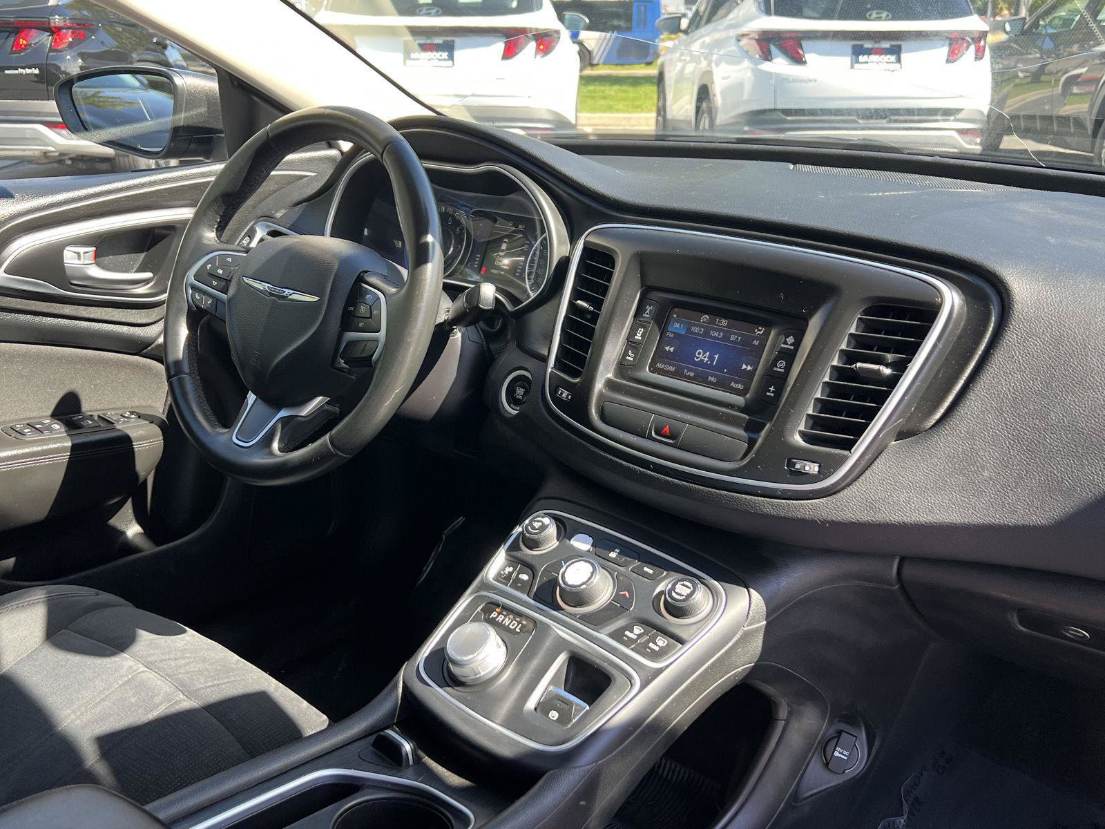 Used 2015 Chrysler 200 Limited w/ Convenience Group FWD image 3