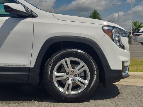 Used 2024 GMC Terrain SLE FWD image 9