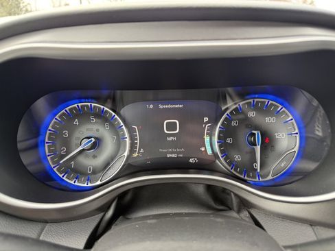 Used 2023 Chrysler Pacifica Touring-L image 23