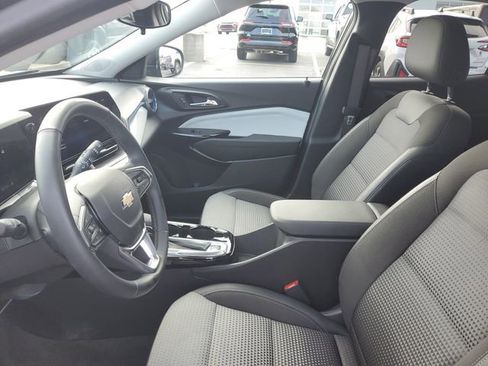 Certified 2024 Chevrolet Trax LT w/ Sunroof Package FWD image 16