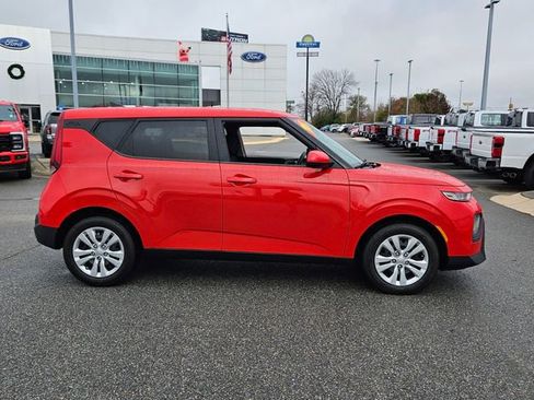 Used 2022 Kia Soul LX image 13