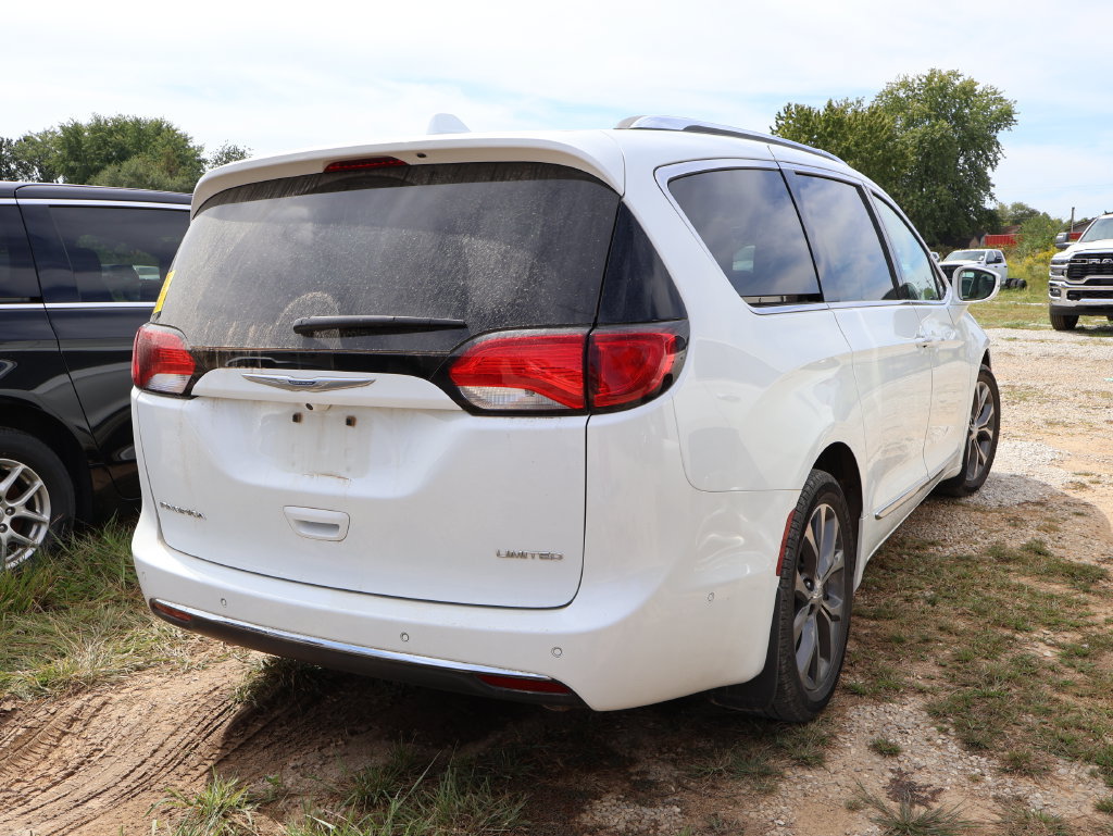 Used 2017 Chrysler Pacifica Limited w/ Advanced Safetytec Group FWD image 15