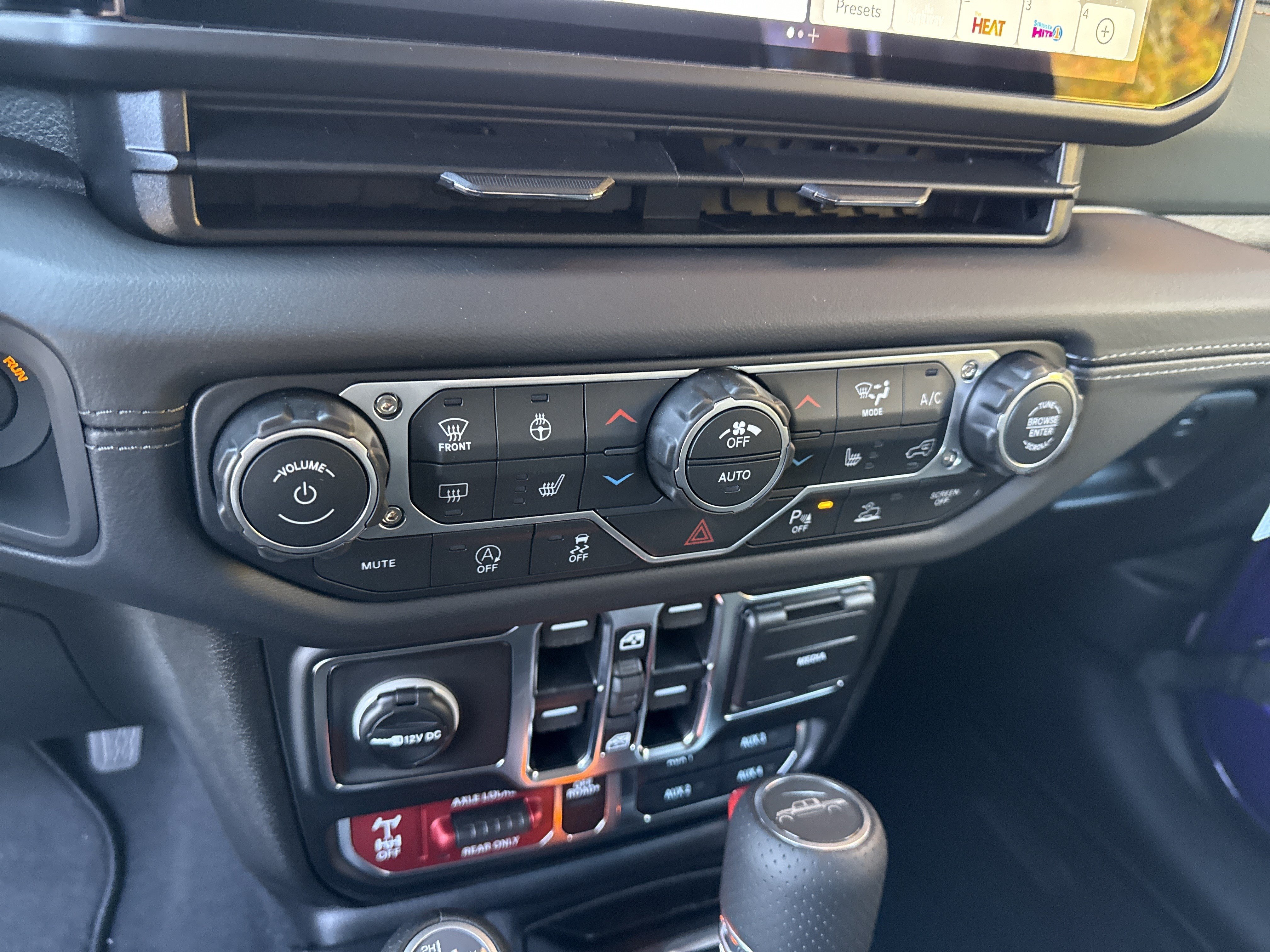 New 2026 Jeep Gladiator Mojave AWD/4WD image 30