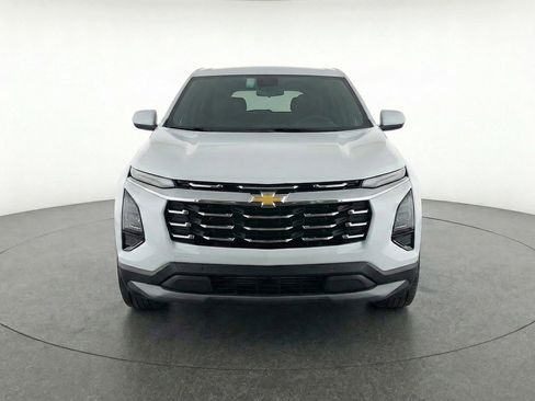 Used 2025 Chevrolet Equinox LT image 2