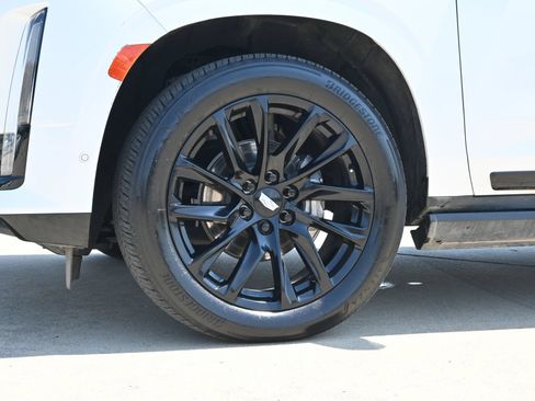 Used 2023 Cadillac Escalade ESV Sport w/ LPO, ONYX Package AWD/4WD image 31