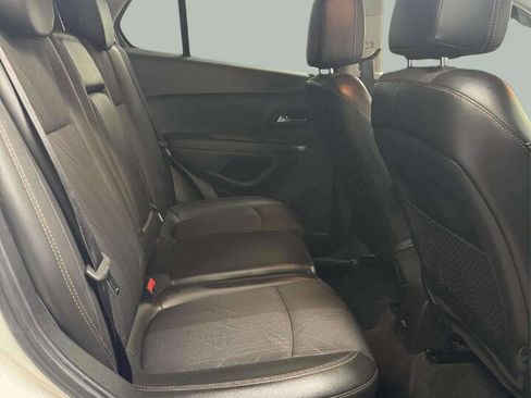 Used 2017 Chevrolet Trax LT w/ LT Convenience Package image 8