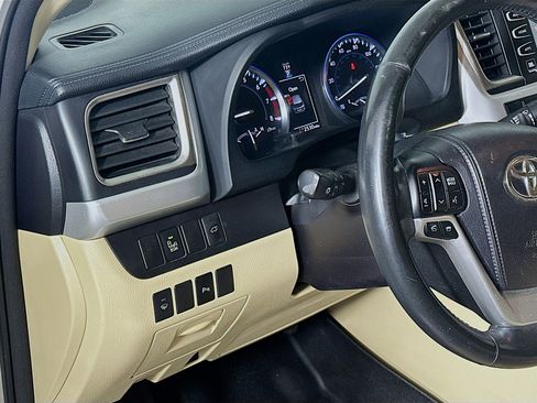 Used 2015 Toyota Highlander Limited image 17