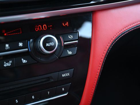 Used 2015 BMW X6 M image 32