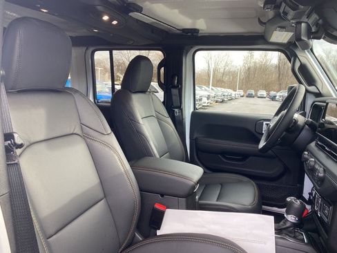 New 2026 Jeep Wrangler Unlimited Sahara AWD/4WD image 12