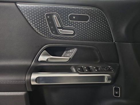 New 2025 Mercedes-Benz GLB 250 4MATIC image 12