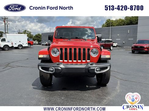 Used 2023 Jeep Gladiator Overland image 2