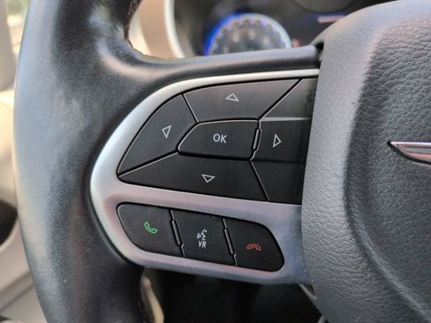 Used 2018 Chrysler Pacifica Touring-L Plus w/ Tire & Wheel Group FWD image 36