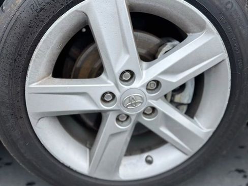 Used 2014 Toyota Camry SE image 29