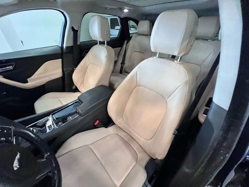 Used 2018 Jaguar F-PACE Premium image 9