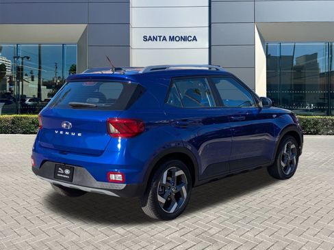 Used 2023 Hyundai Venue Limited image 5