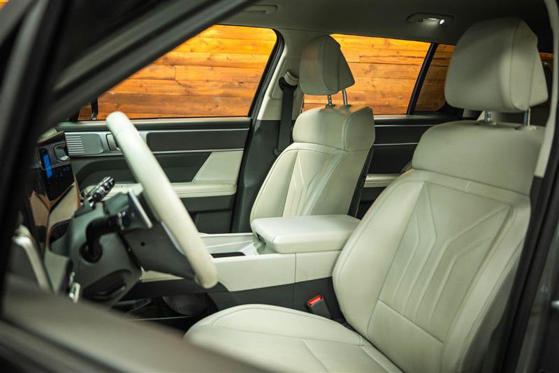 Used 2025 Hyundai Santa Fe SEL AWD/4WD image 10