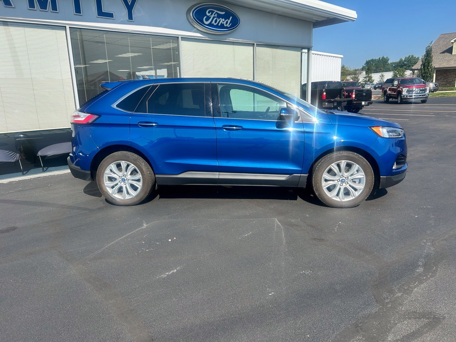 Used 2022 Ford Edge Titanium w/ Equipment Group 301A AWD/4WD image 3