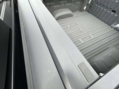 Used 2022 GMC Sierra 2500 AT4 w/ AT4 Premium Plus Package AWD/4WD image 18