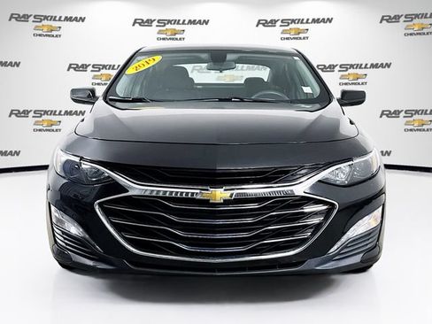 Used 2019 Chevrolet Malibu LT FWD image 2