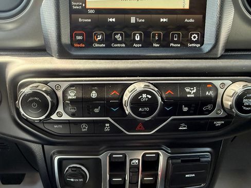 Used 2023 Jeep Gladiator Sport AWD/4WD image 23
