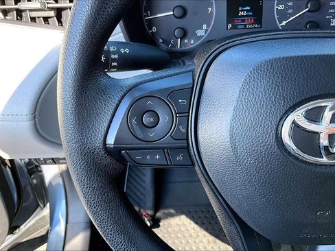 Certified 2024 Toyota Corolla Cross L image 22