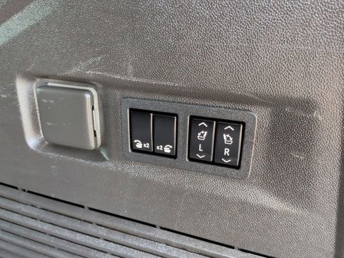 Used 2021 Chevrolet Tahoe High Country w/ Premium Package RWD image 48