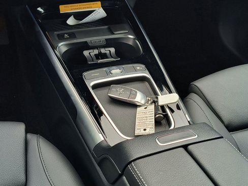 New 2024 Mercedes-Benz GLB 250 4MATIC image 9