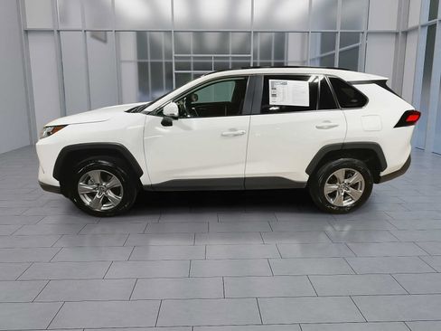 Used 2025 Toyota RAV4 XLE AWD/4WD image 5