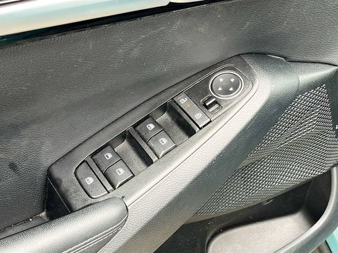 Used 2025 Kia Seltos S AWD/4WD image 18