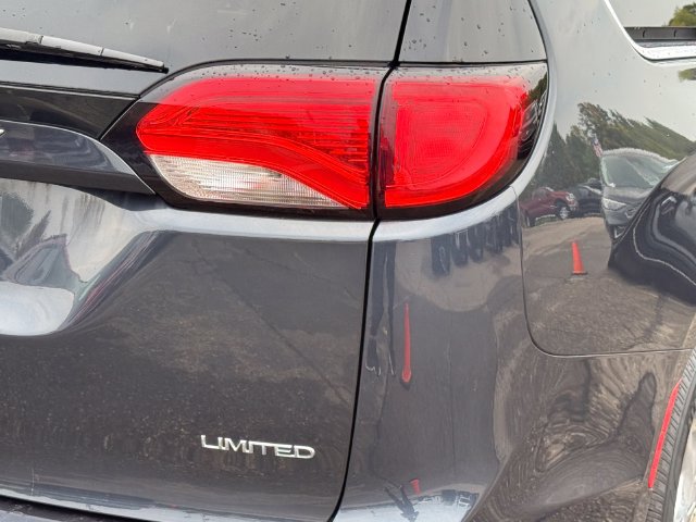 Used 2019 Chrysler Pacifica Limited FWD image 34