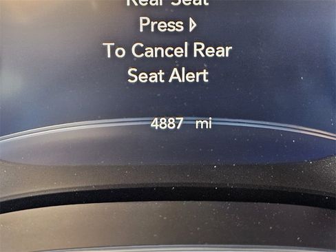 Used 2024 Chrysler Pacifica Limited w/ Uconnect Theater Family Group image 25