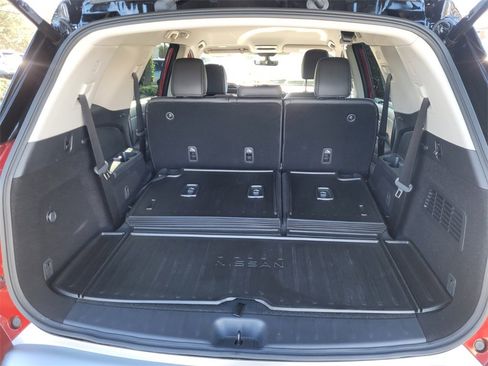 Used 2025 Nissan Pathfinder SL image 10