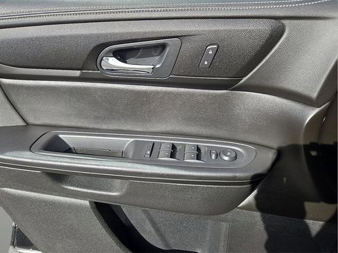 Used 2017 Chevrolet Traverse LT image 16