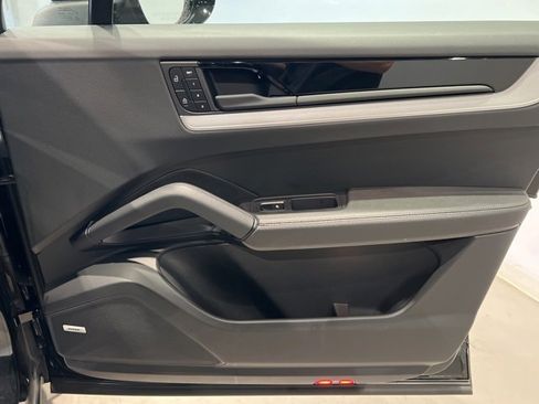 Used 2024 Porsche Cayenne image 33