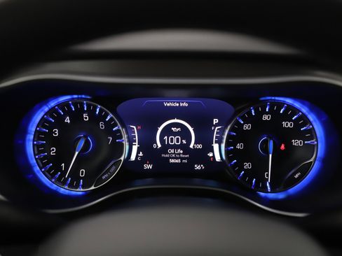 Used 2025 Chrysler Pacifica Select FWD image 29