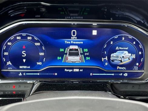 Used 2025 Chevrolet Silverado 1500 LT image 37