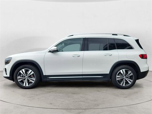 Used 2025 Mercedes-Benz GLB 250 4MATIC image 2