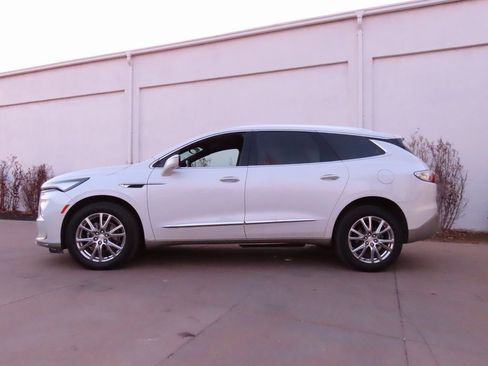 Used 2022 Buick Enclave Essence w/ Experience Buick Package image 4