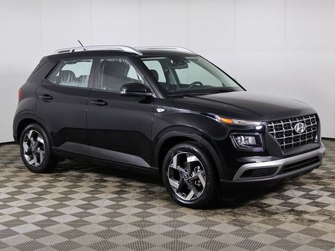Used 2023 Hyundai Venue SEL w/ Cargo Package image 2