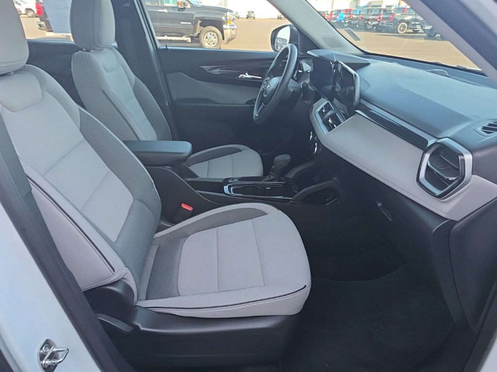 Used 2024 Chevrolet TrailBlazer LS FWD image 22