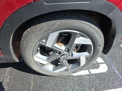 Used 2024 Hyundai Venue SEL image 4