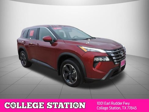Certified 2025 Nissan Rogue SV FWD image 3