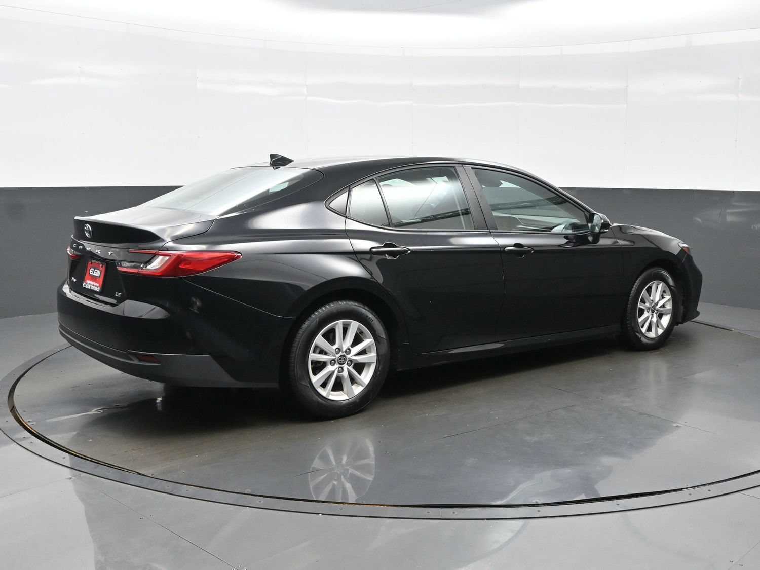 Used 2025 Toyota Camry LE FWD image 6