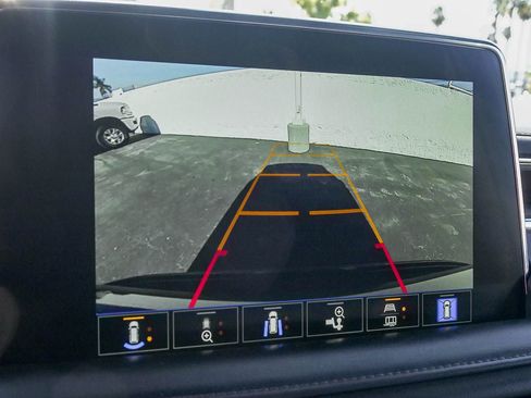 Used 2022 Chevrolet Suburban Z71 w/ Luxury Package image 24