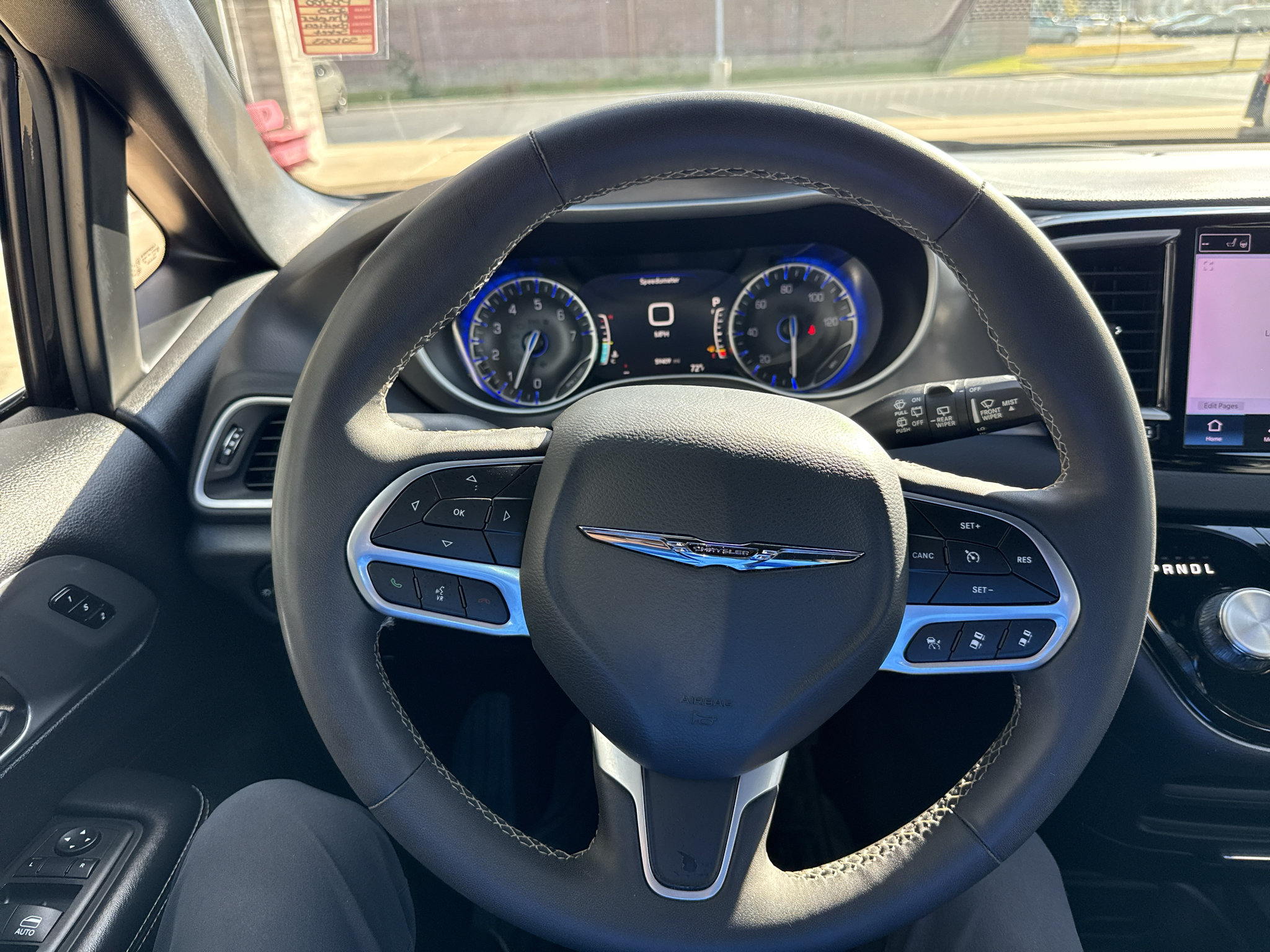 Used 2025 Chrysler Pacifica Select FWD image 21