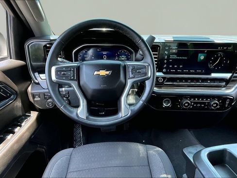 Used 2023 Chevrolet Silverado 1500 LT AWD/4WD image 8