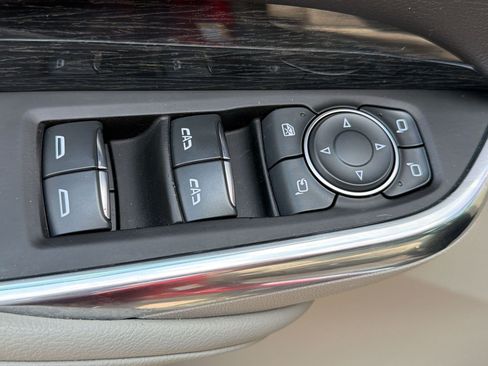 Used 2021 Cadillac XT4 Premium Luxury FWD image 22